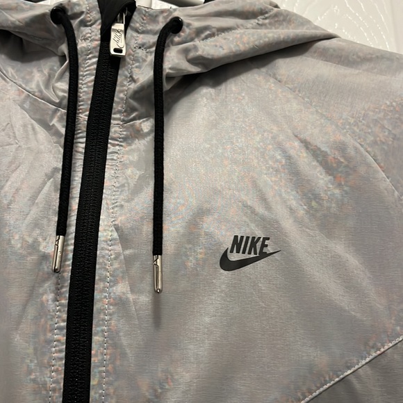 Nike Windbreaker - Picture 3 of 6